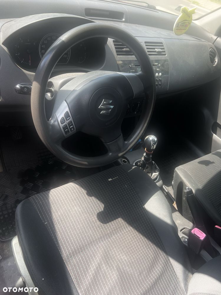 Suzuki Swift - 8