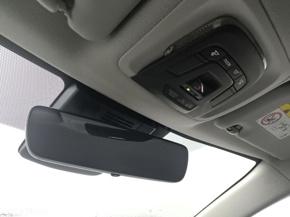 Toyota Corolla 1.8 Hybrid Style - 28