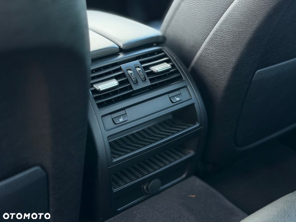 BMW Seria 5 528i xDrive - 12