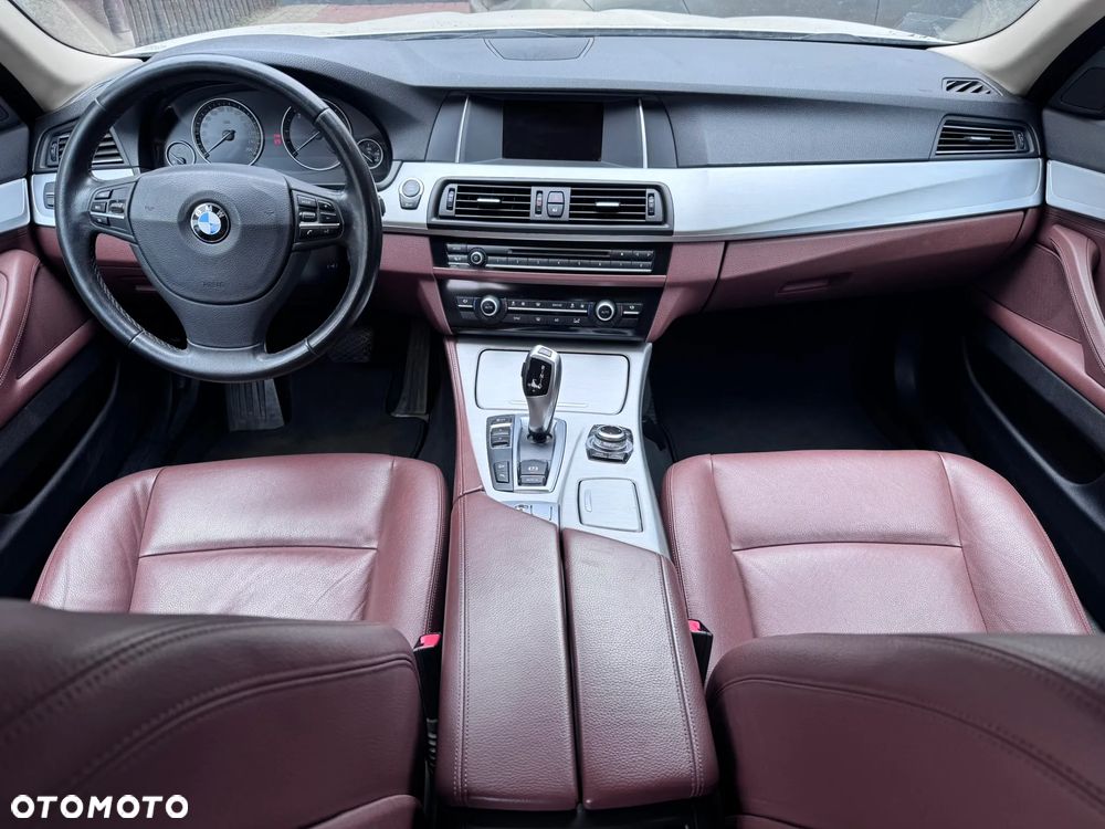 BMW Seria 5 525d xDrive - 25