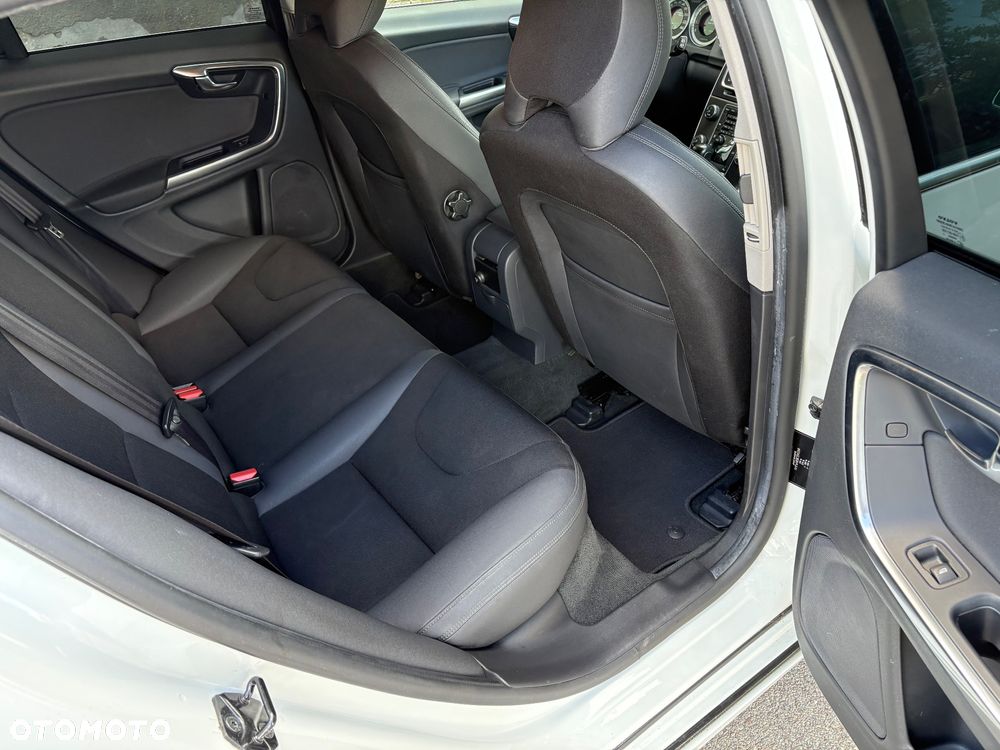 Volvo V60 T4 Geartronic Powershift Momentum - 24