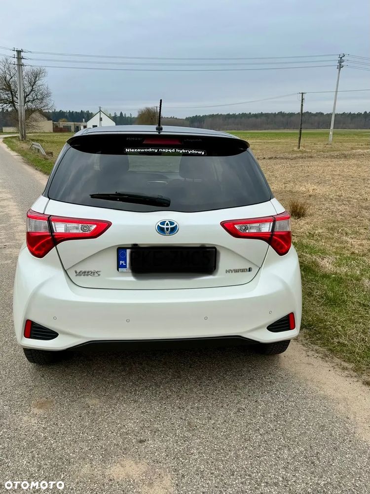 Toyota Yaris Hybrid 100 Selection Passion - 3