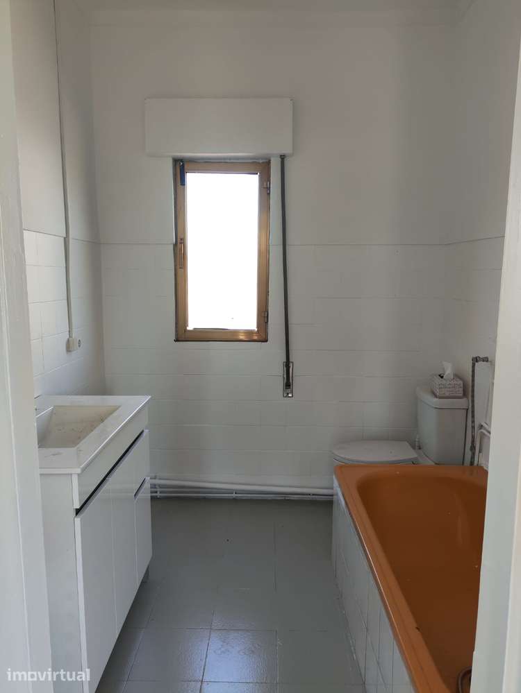 T2 com varanda junto ao Lidl de Pascoal, Abraveses, Viseu - Grande imagem: 4/10