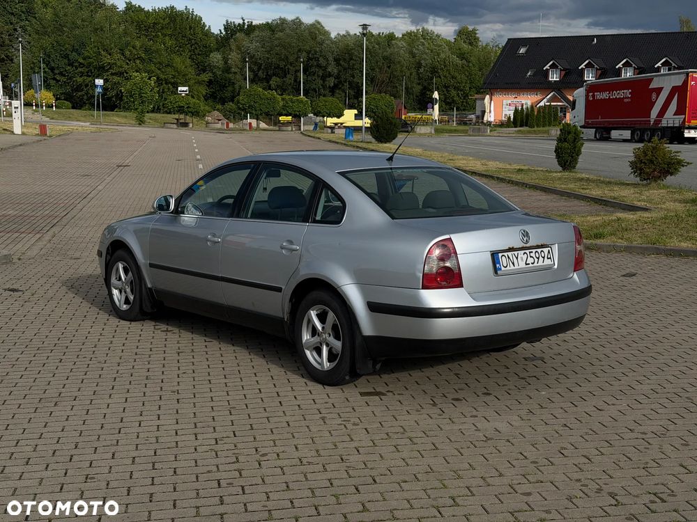 Volkswagen Passat 1.9 TDI Comfortline - 5