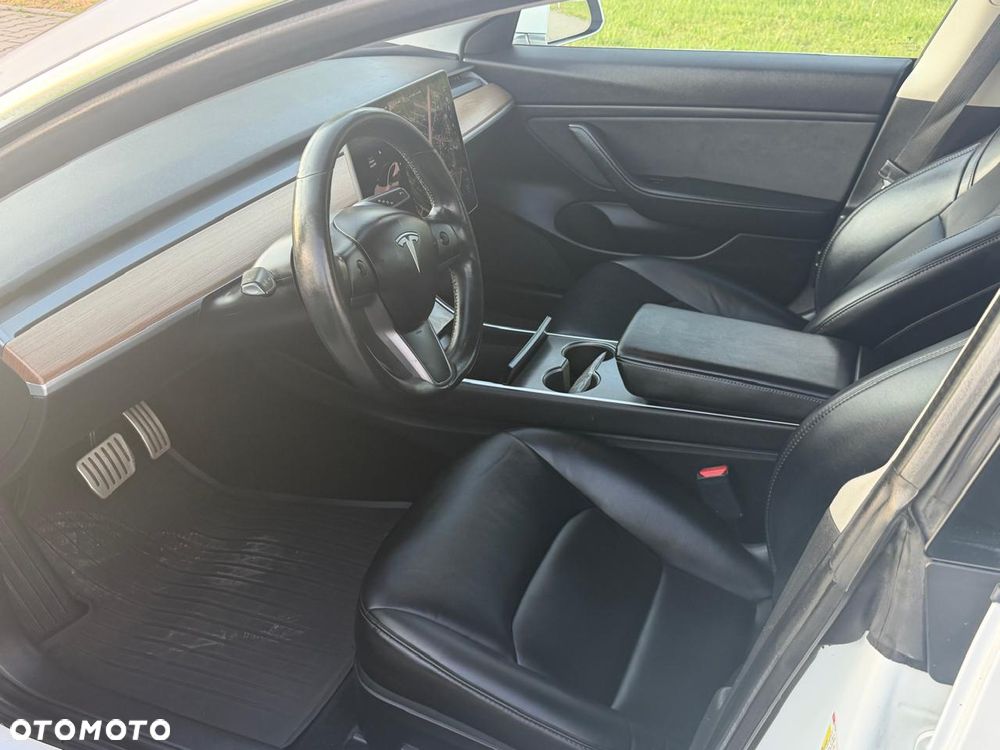 Tesla Model 3 - 21