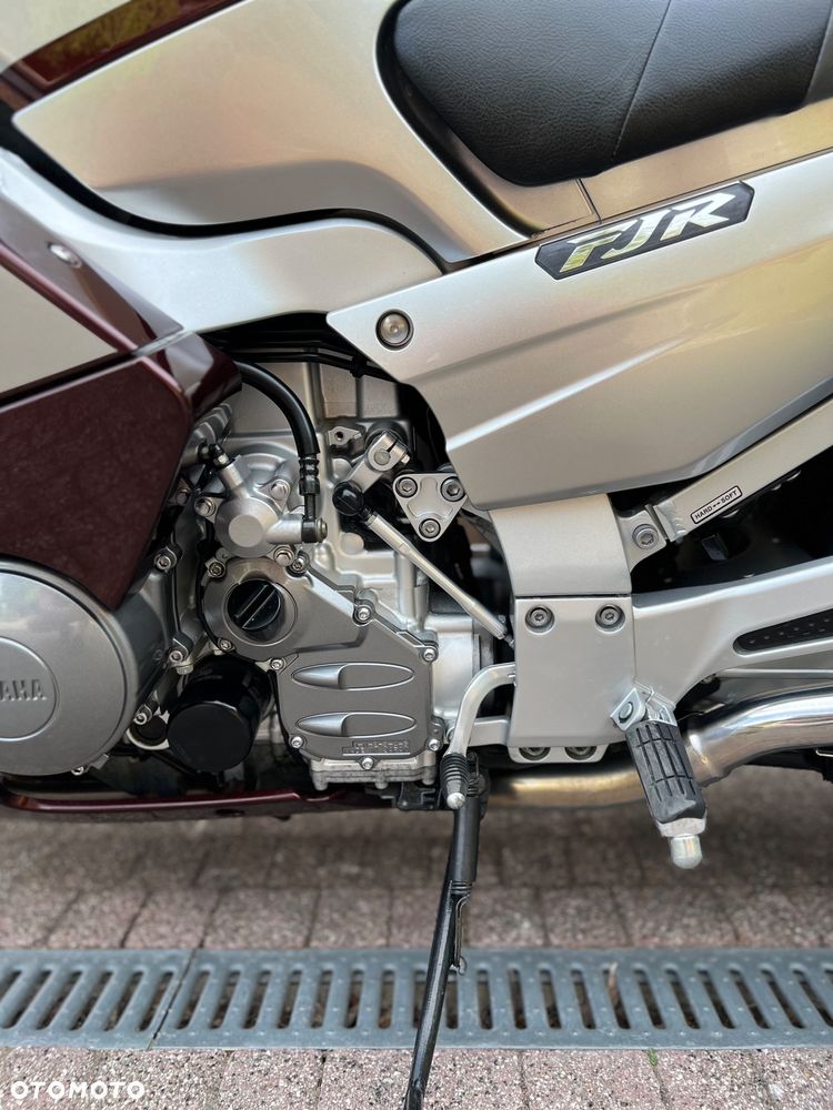 Yamaha FJR - 26