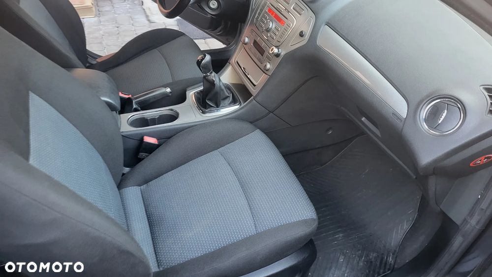 Ford Mondeo 2.0 Trend - 16