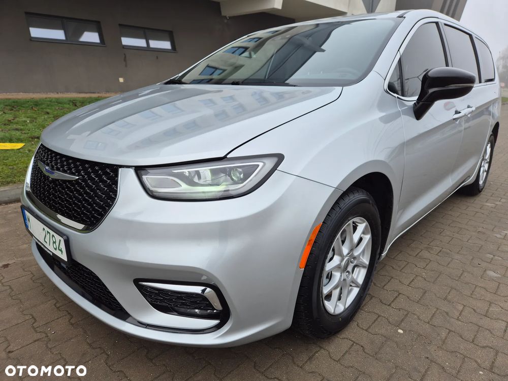 Chrysler Pacifica - 1