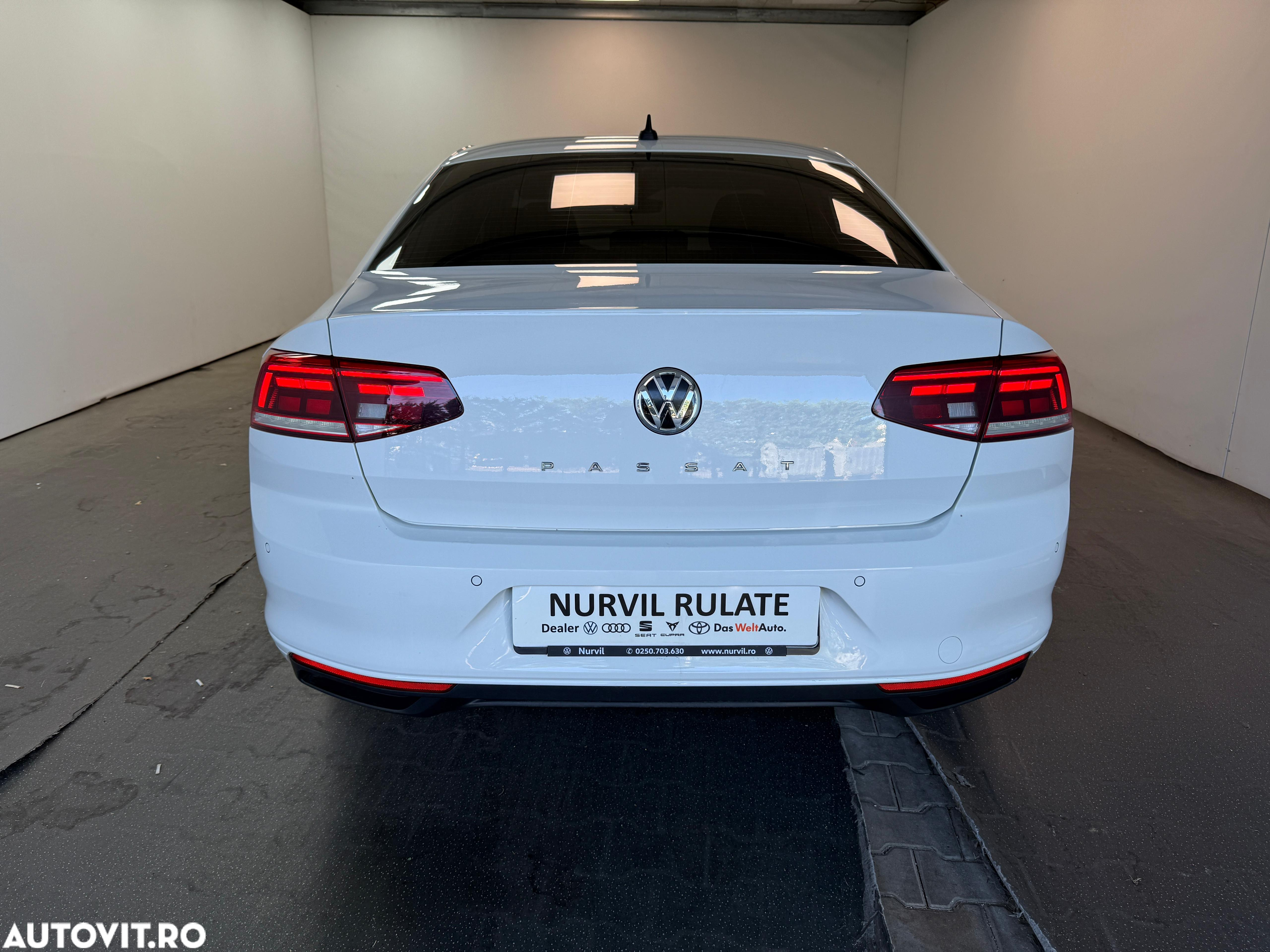 Volkswagen Passat 1.6 TDI DSG Comfortline - 23