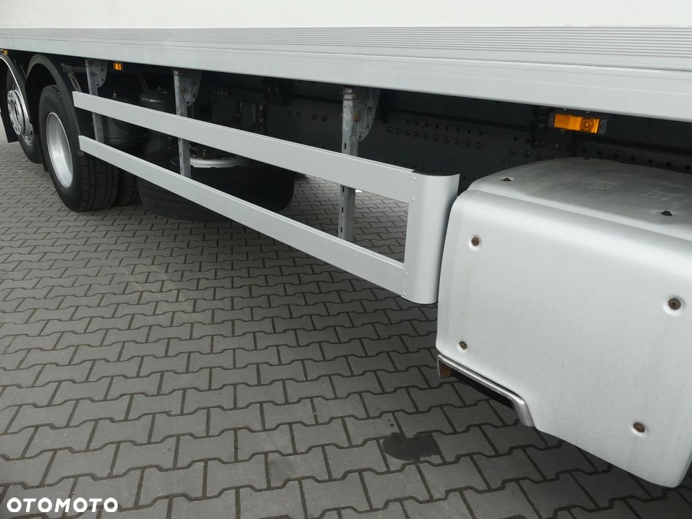 DAF CF 370 / 6x2 / CHŁODNIA 8.25 + WINDA / EURO 6 / 330 TYS KM / - 13