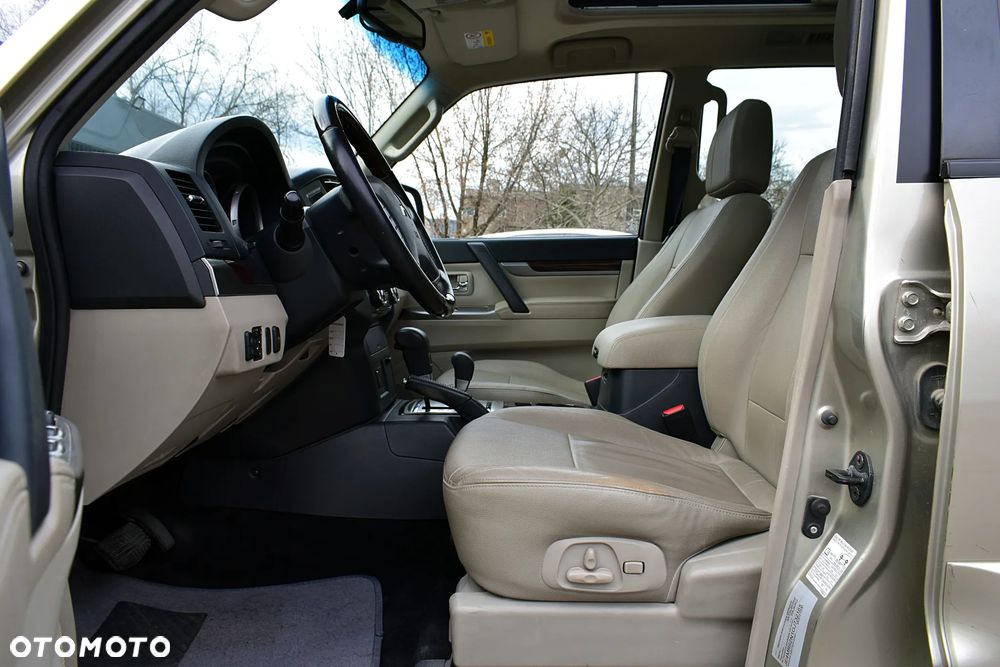 Mitsubishi Pajero - 5