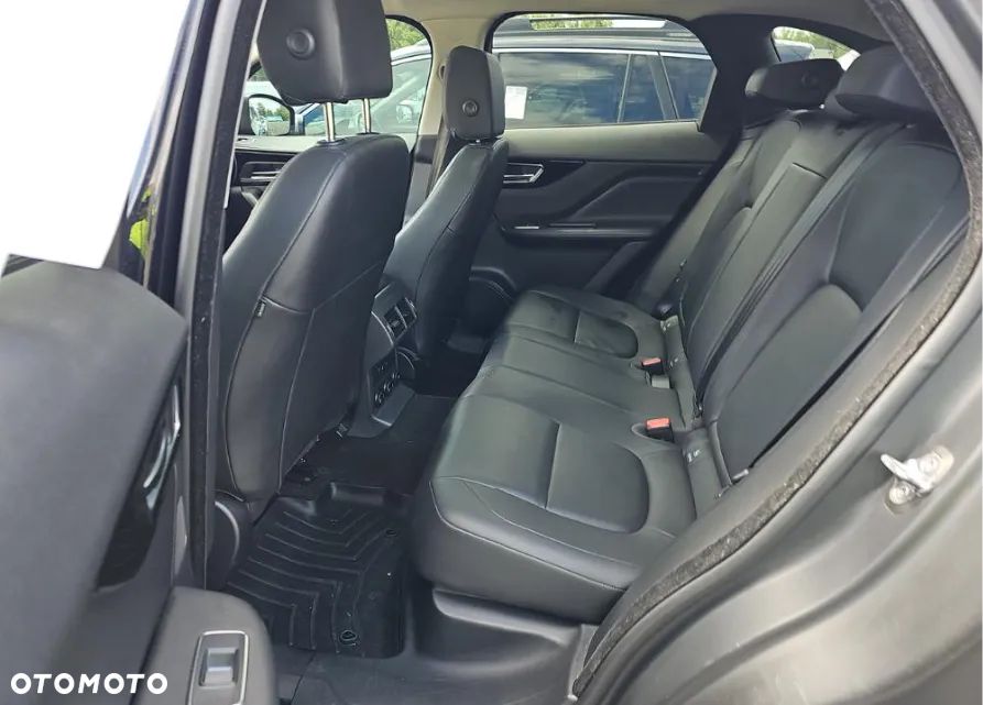 Jaguar F-Pace - 11