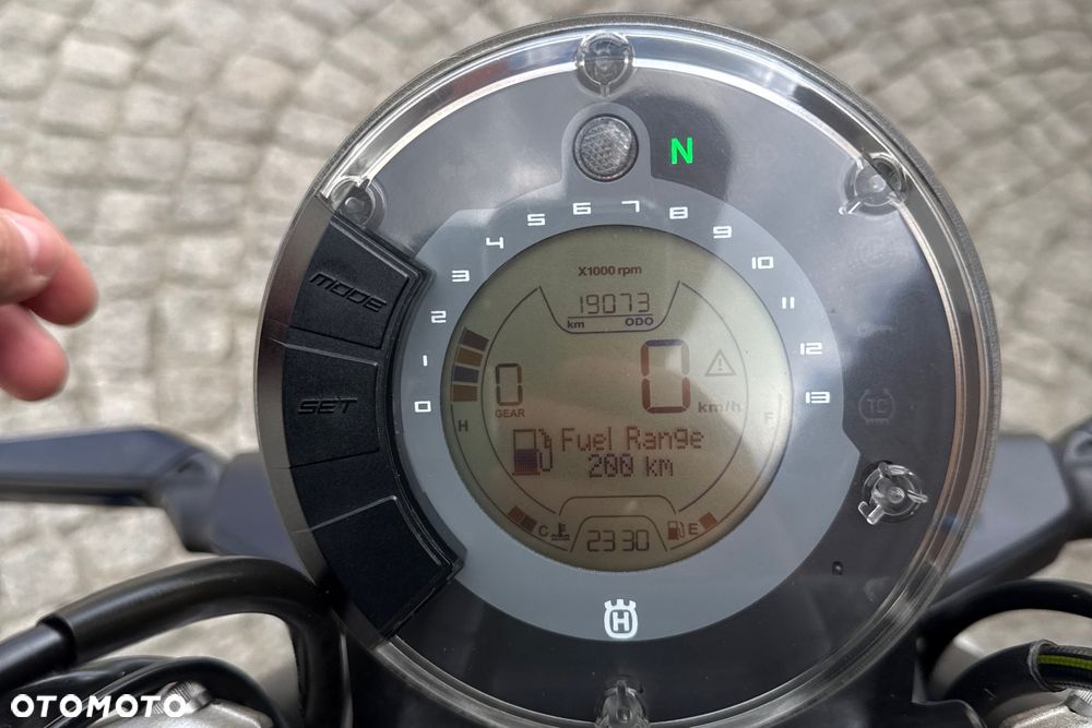 Husqvarna Svartpilen - 12