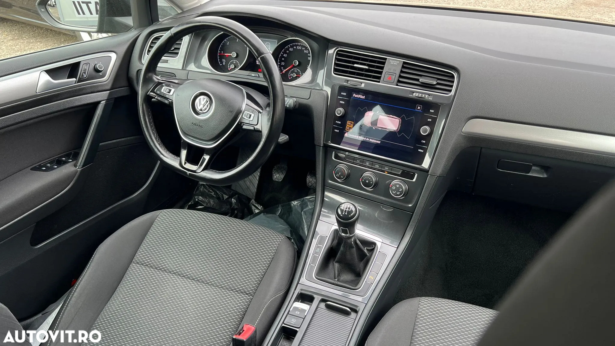 Volkswagen Golf - 21