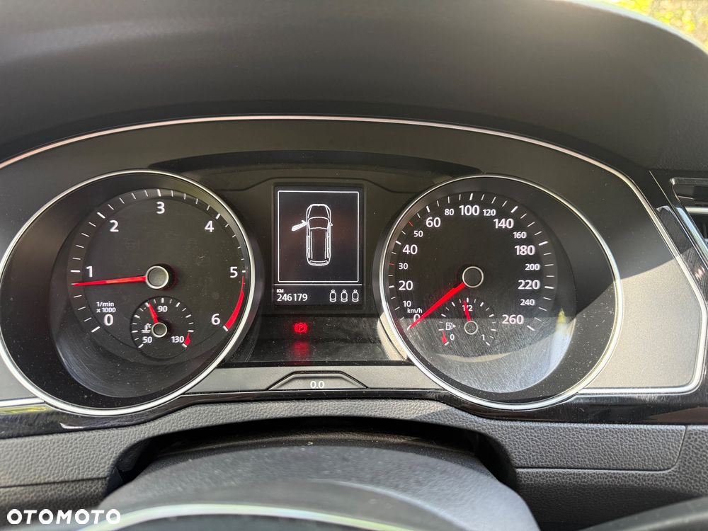 Volkswagen Passat - 9