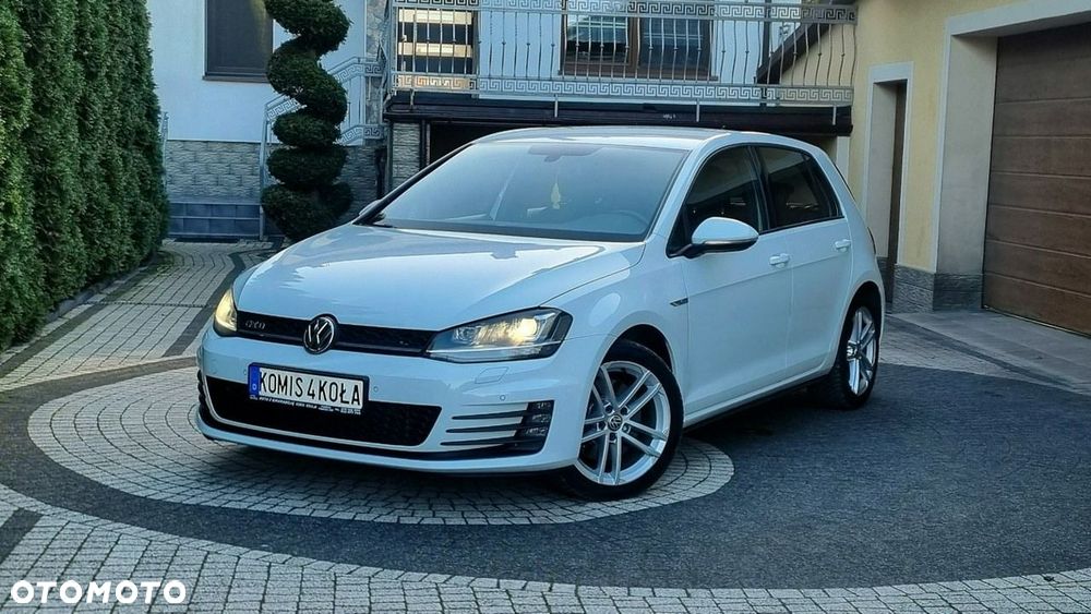 Volkswagen Golf - 1