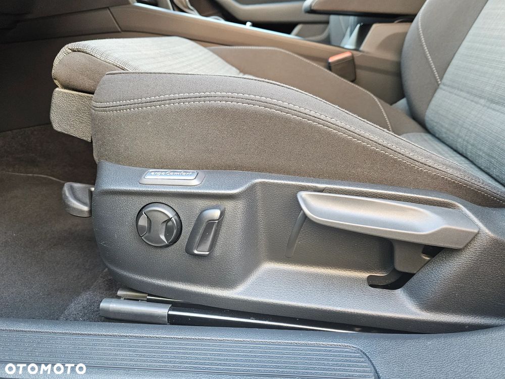 Volkswagen Passat 2.0 TDI Business DSG - 17
