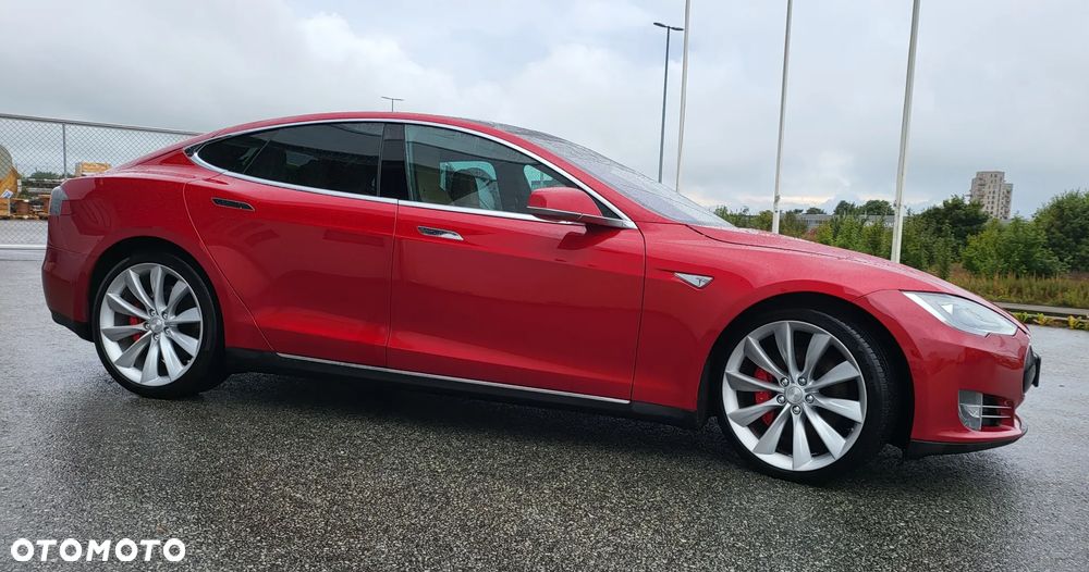 Tesla Model S D Performance - 8