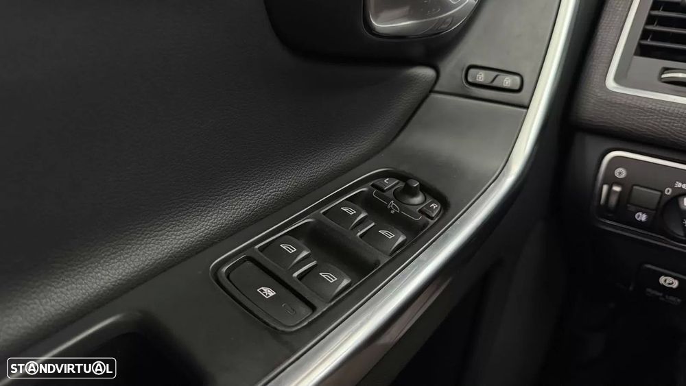 Volvo XC 60 2.0 D4 Momentum - 19