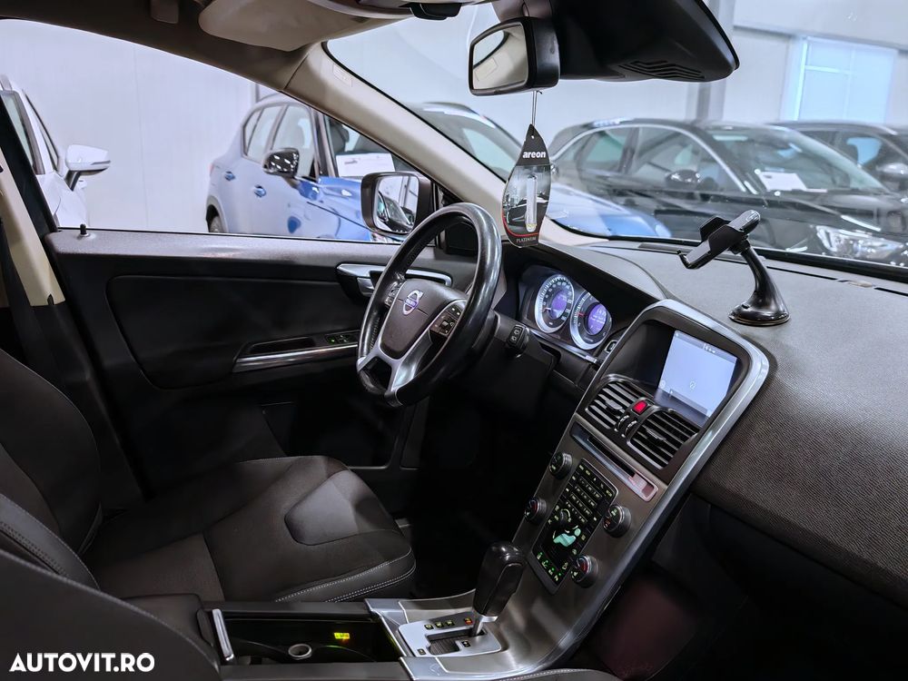 Volvo XC 60 2.4D AWD Aut. Momentum - 26