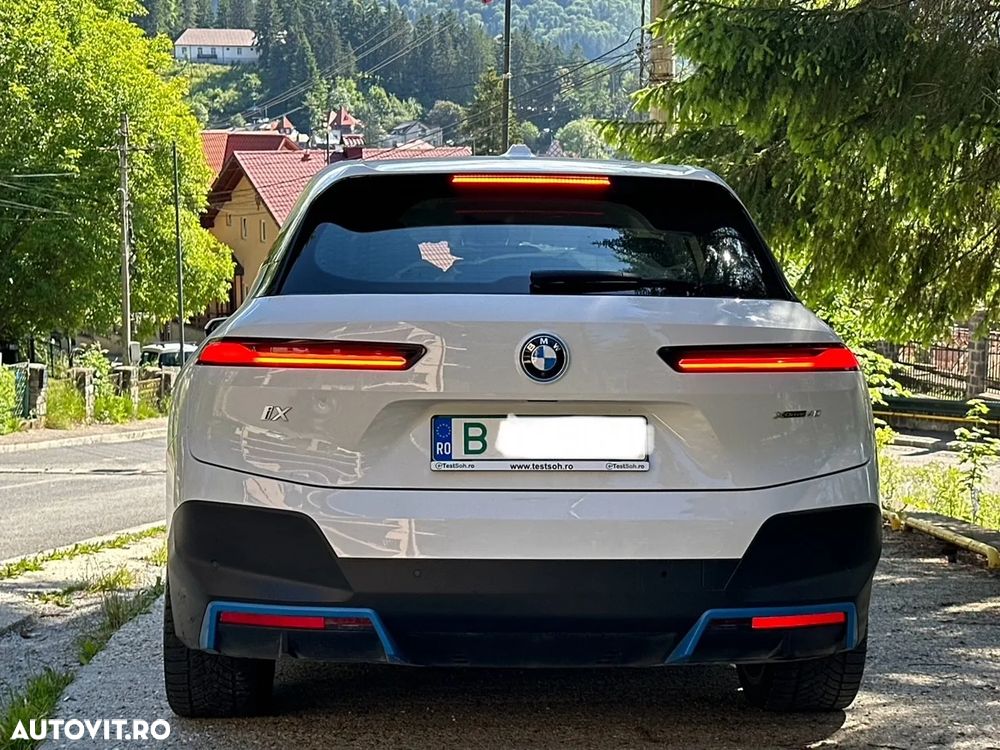 BMW iX - 4