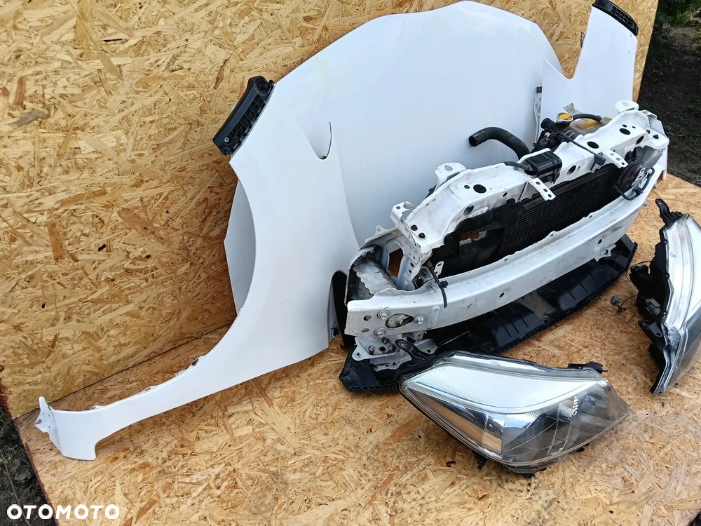 Toyota Yaris III 1.0 Maska Błotniki Lampy Pas Przedni Chłodnice - 7