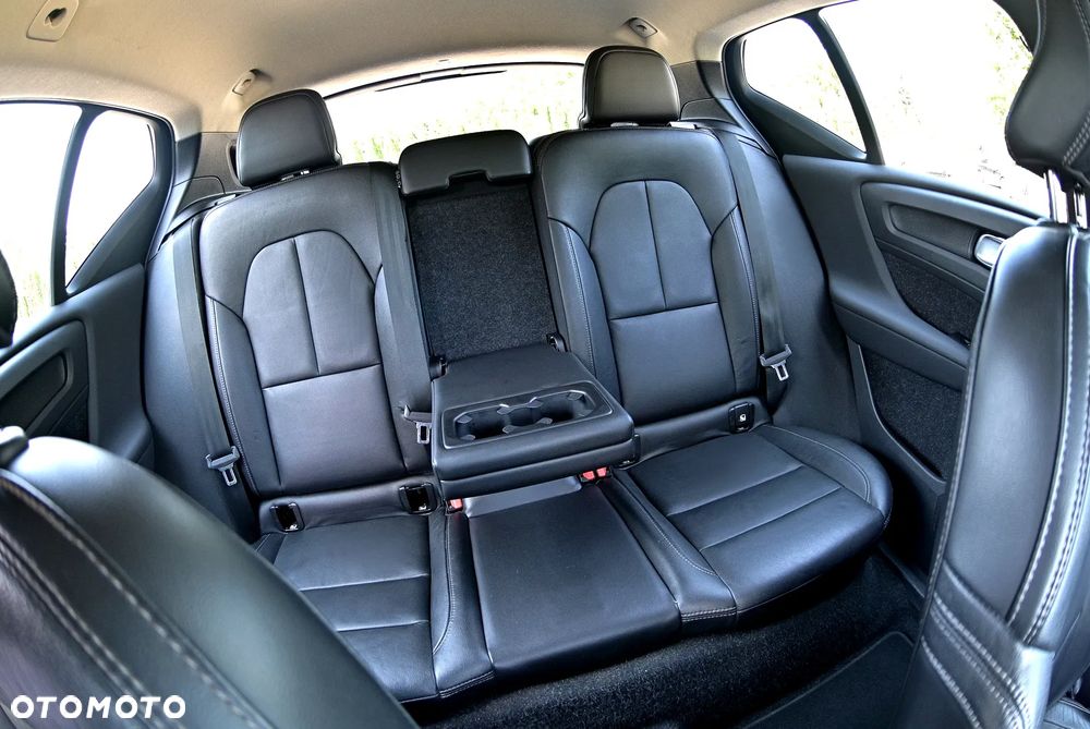Volvo XC 40 T3 Momentum Pro - 24
