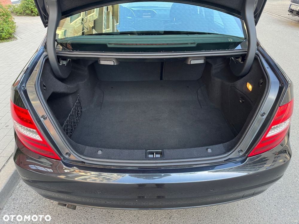 Mercedes-Benz Klasa C 180 CDI DPF (BlueEFFICIENCY) 7G-TRONIC - 35