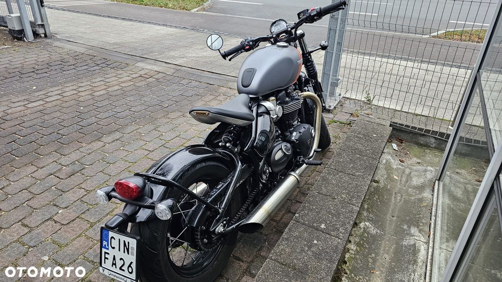 Triumph Bonneville Bobber - 4