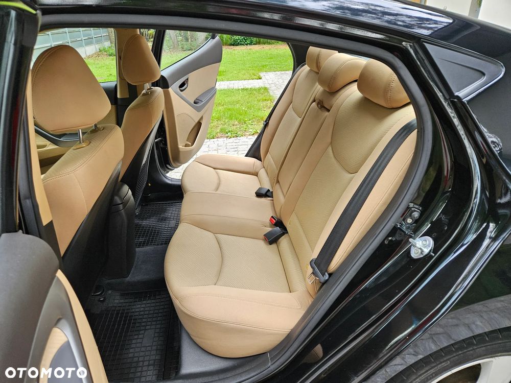 Hyundai Elantra 1.6 Comfort - 7