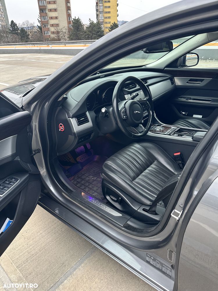 Jaguar XF 2.0 Turbo - 8