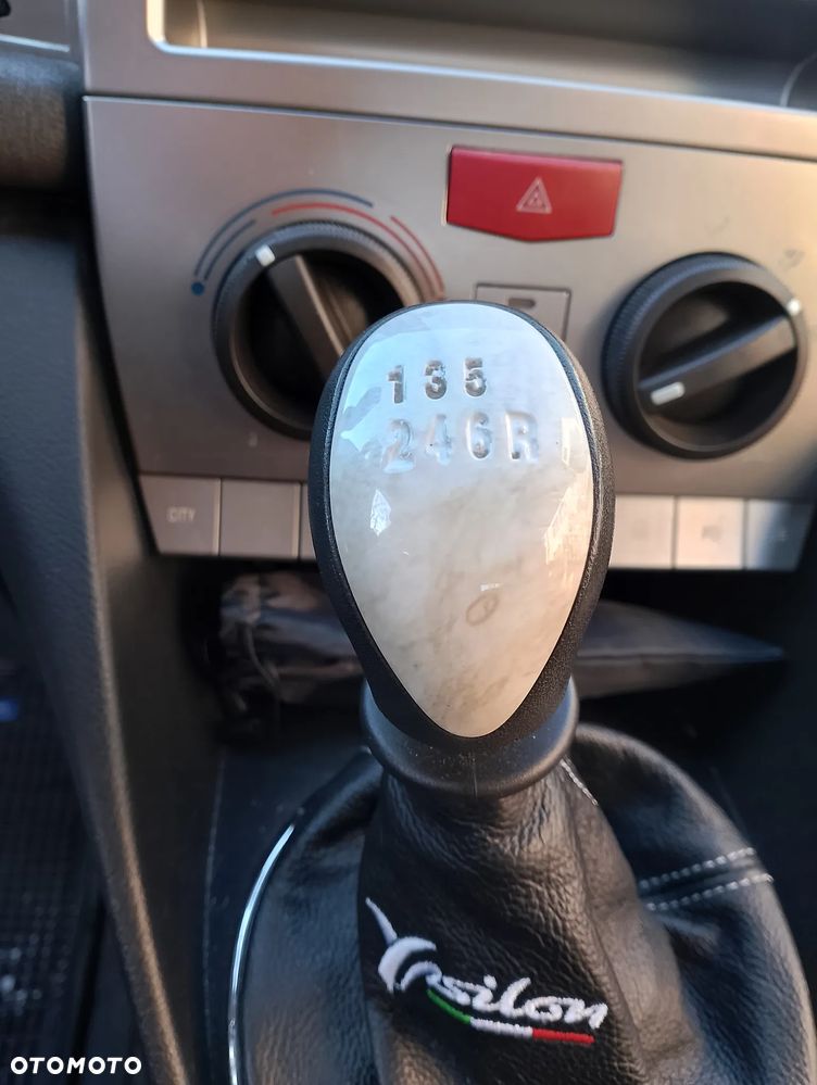 Lancia Ypsilon 1.4 16V Class - 6