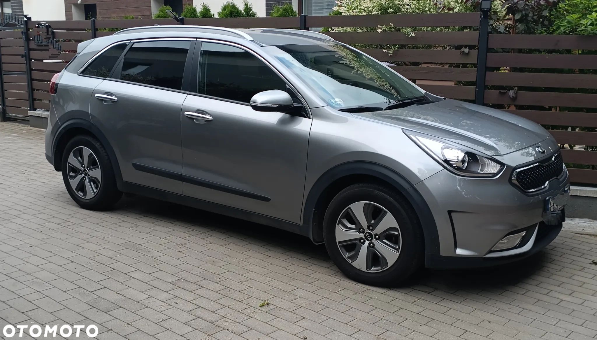 Kia Niro 1.6 GDI Hybrid L - 1