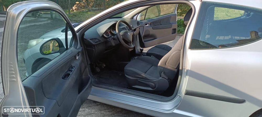 Peugeot 207 - 8