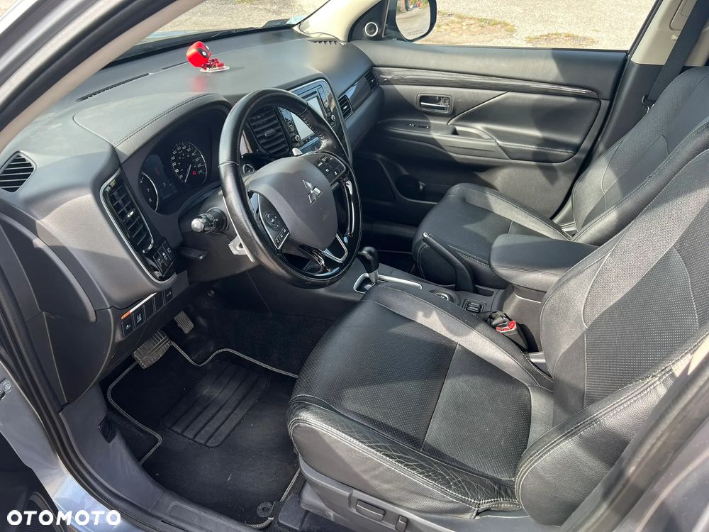 Mitsubishi Outlander - 7