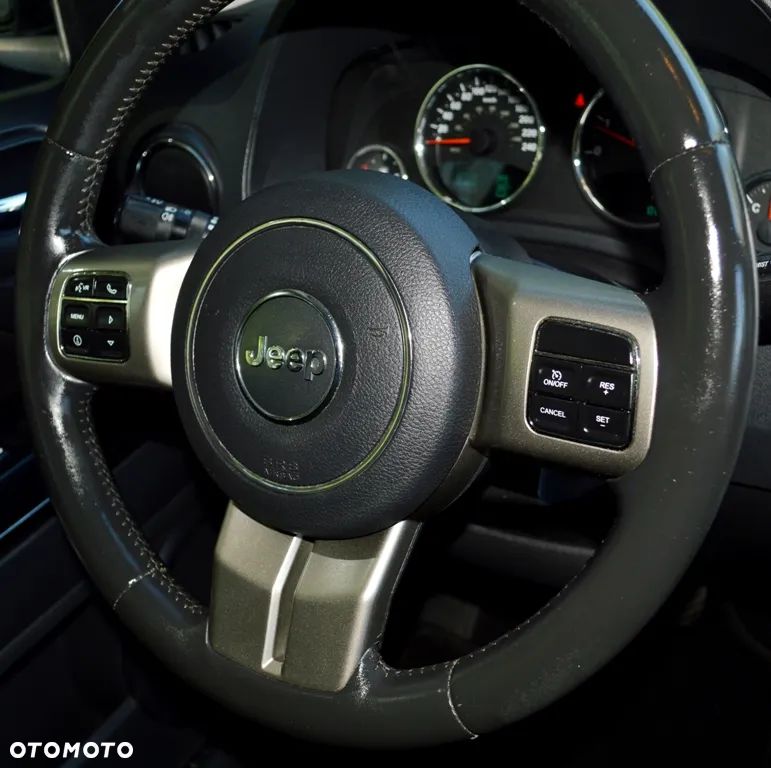 Jeep Compass - 38