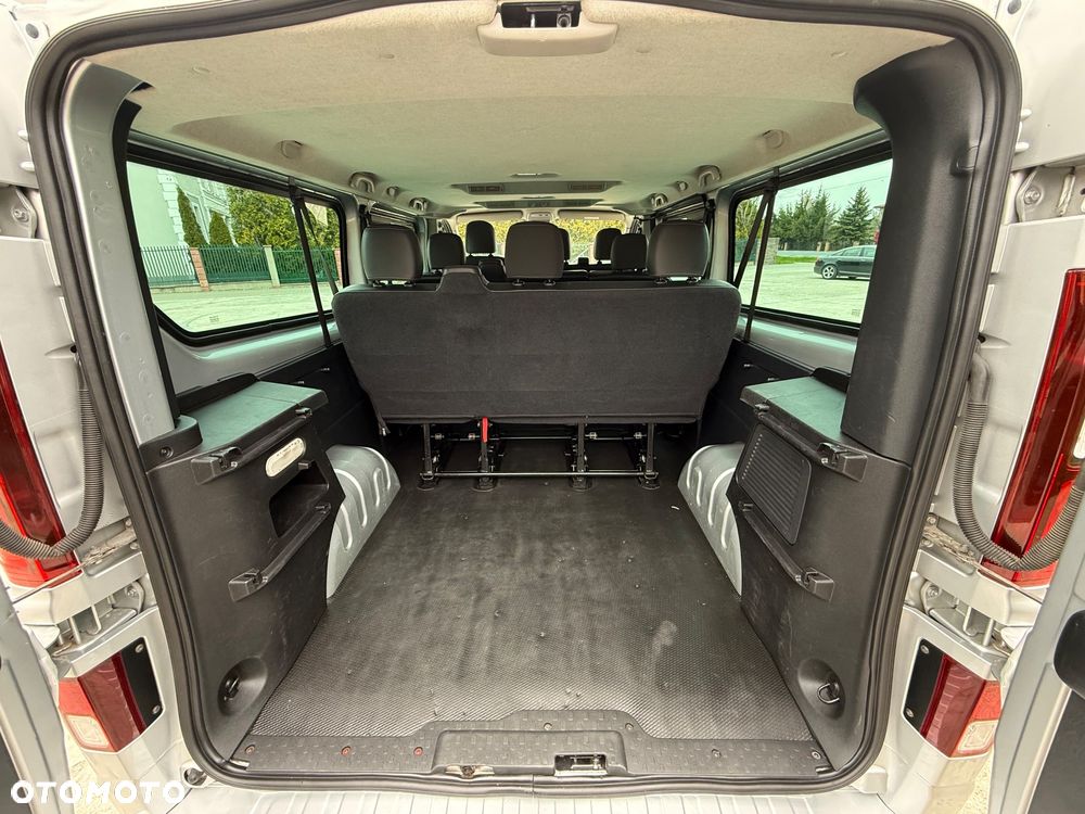 Opel Vivaro L2H1 2,9t Elegance Business - 22