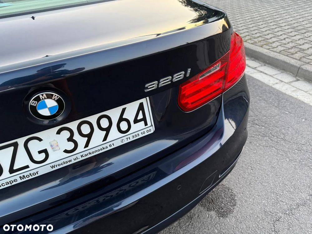 BMW Seria 3 328i xDrive Sport-Aut Luxury Line - 9