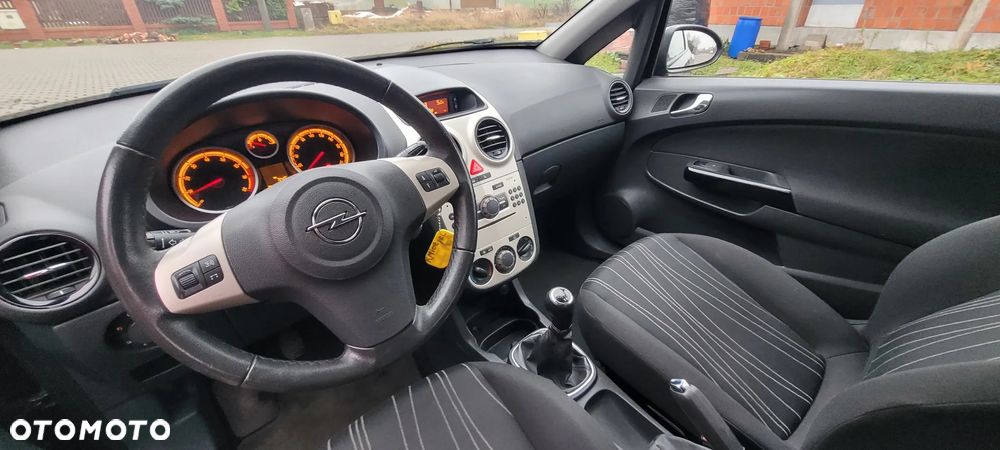 Opel Corsa 1.2 16V Limited Edition - 9