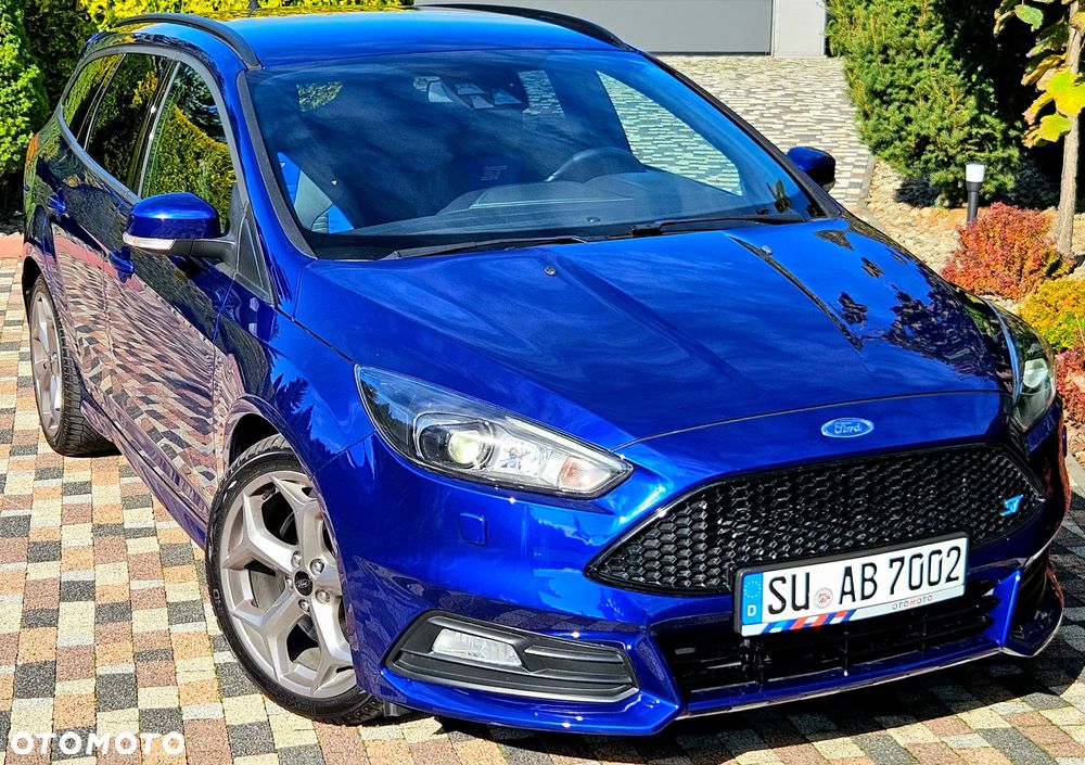 Ford Focus Turnier 2.0 EcoBoost ST mit Leder-Exclusiv-Paket - 2