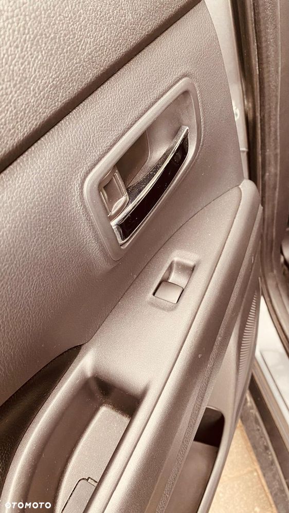 Mitsubishi Outlander - 10