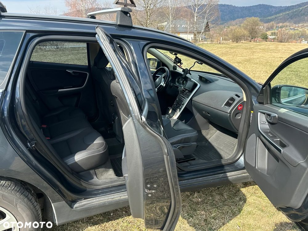 Volvo XC 60 D5 AWD Momentum - 11