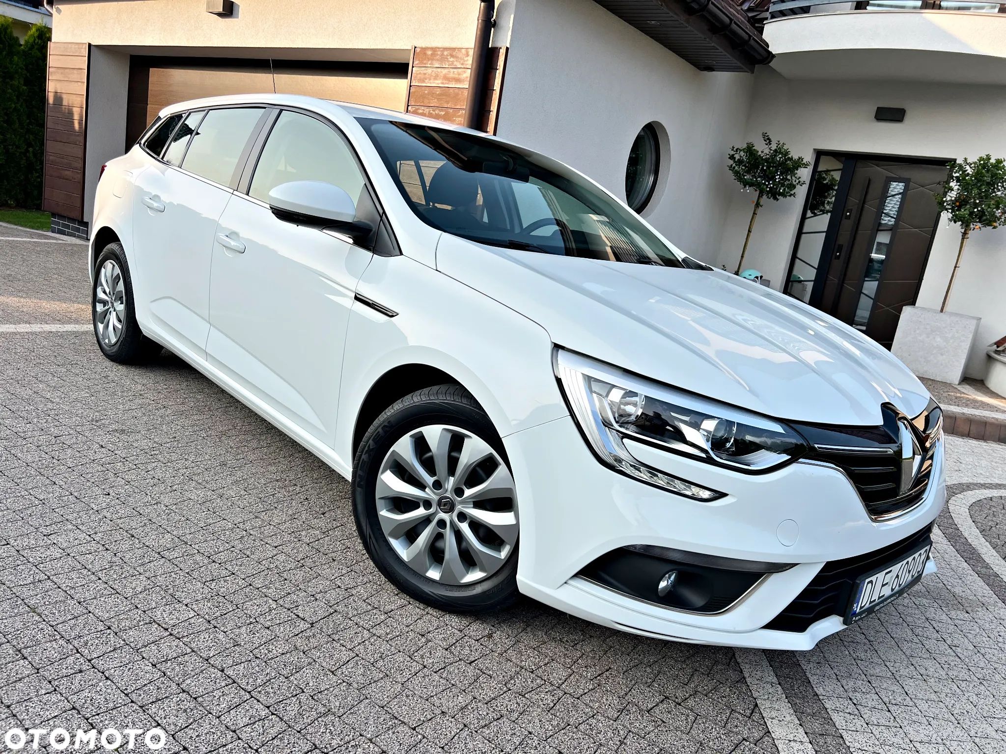 Renault Megane 1.3 TCe FAP Intens - 1