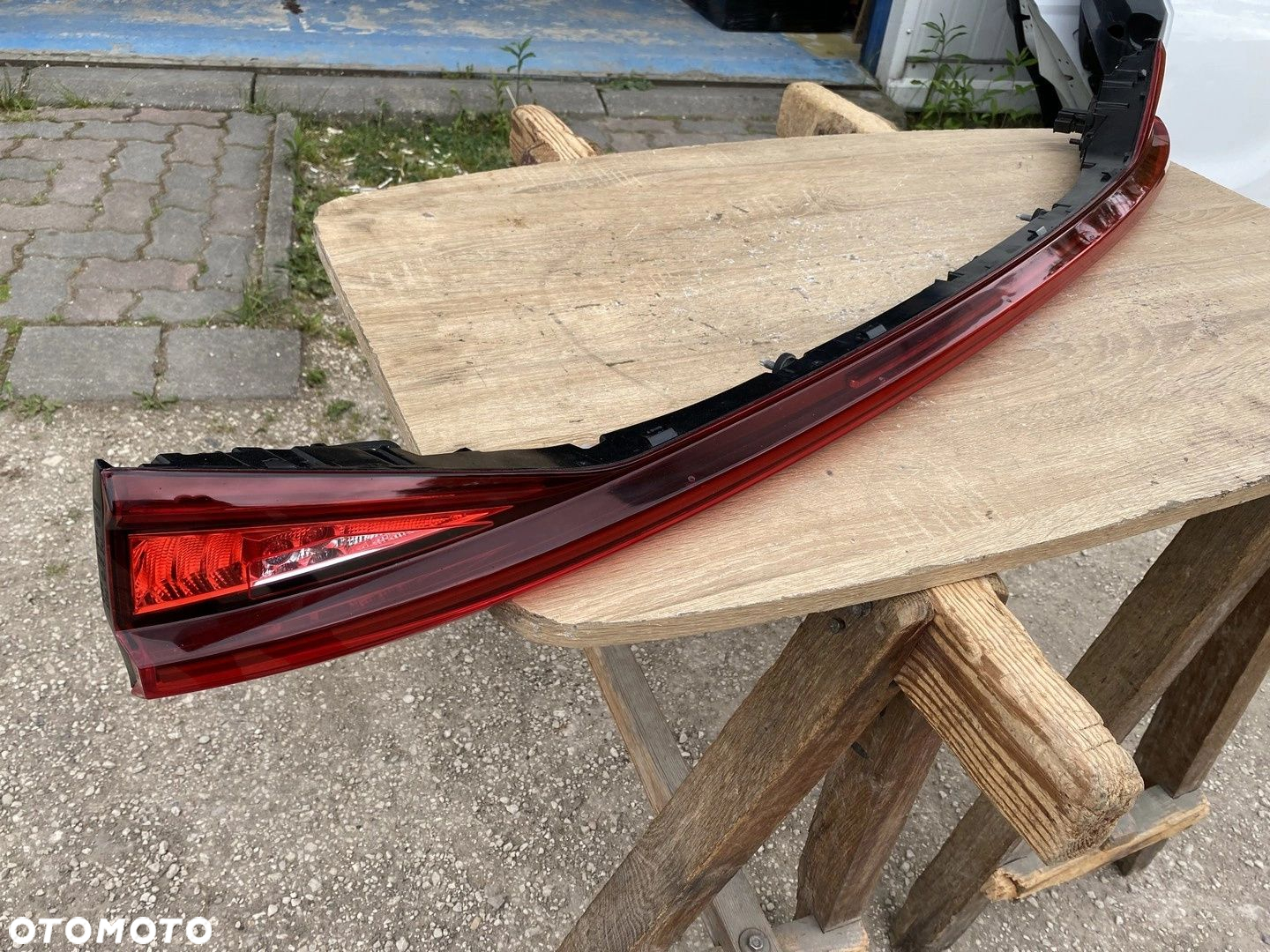 LAMPA TYLNA BLENDA NA KLAPĘ SEAT LEON IV 5FA945307G - 2