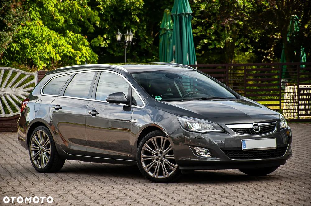 Opel Astra 1.6 Turbo Edition - 1