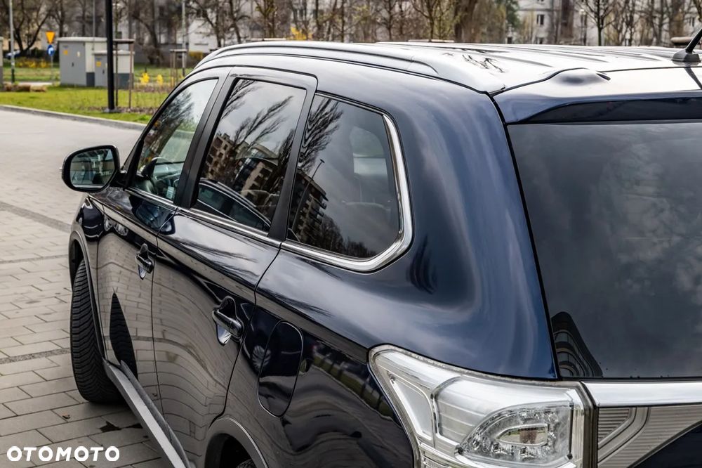 Mitsubishi Outlander 2.0 Instyle Navi 4WD CVT - 7