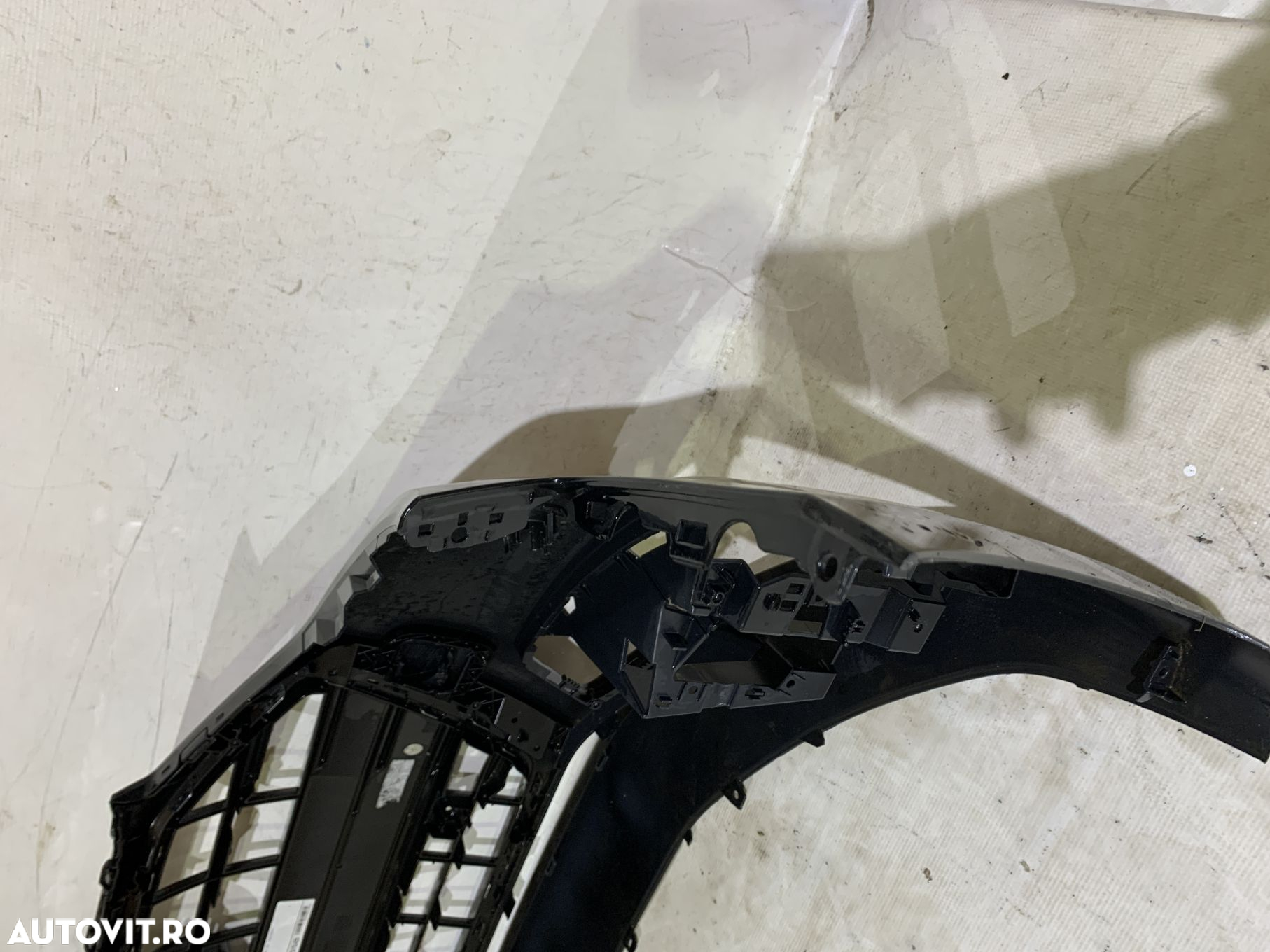 Bara fata Audi A4, B9, facelift, 2020, 2021, 2022, 2023, 2024, cod origine OE 8W0807437AH, cu gauri pentru senzori de parcare. Grila are o dunga pe crom. - 8
