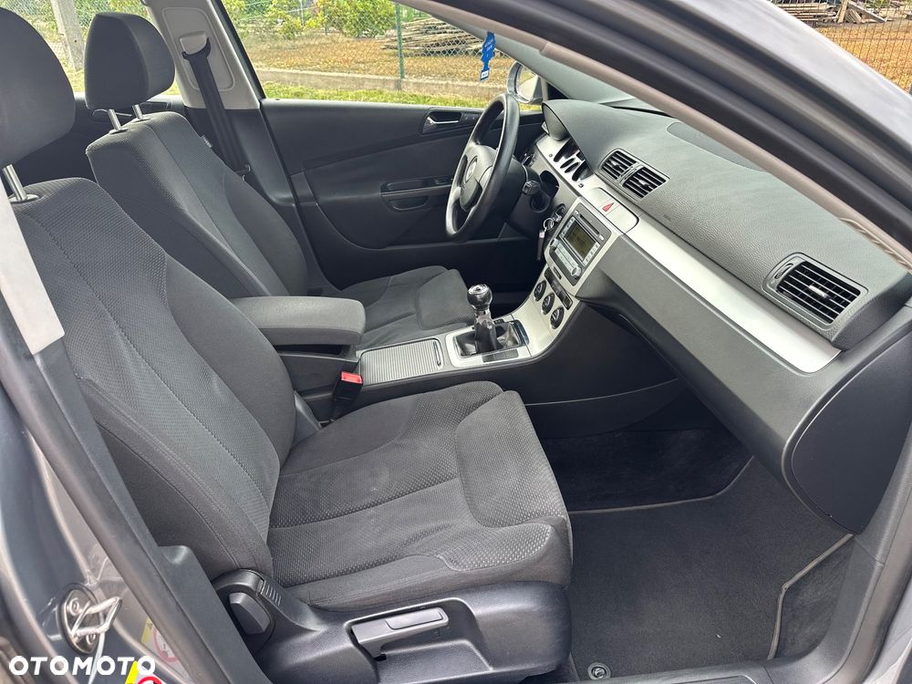 Volkswagen Passat - 37