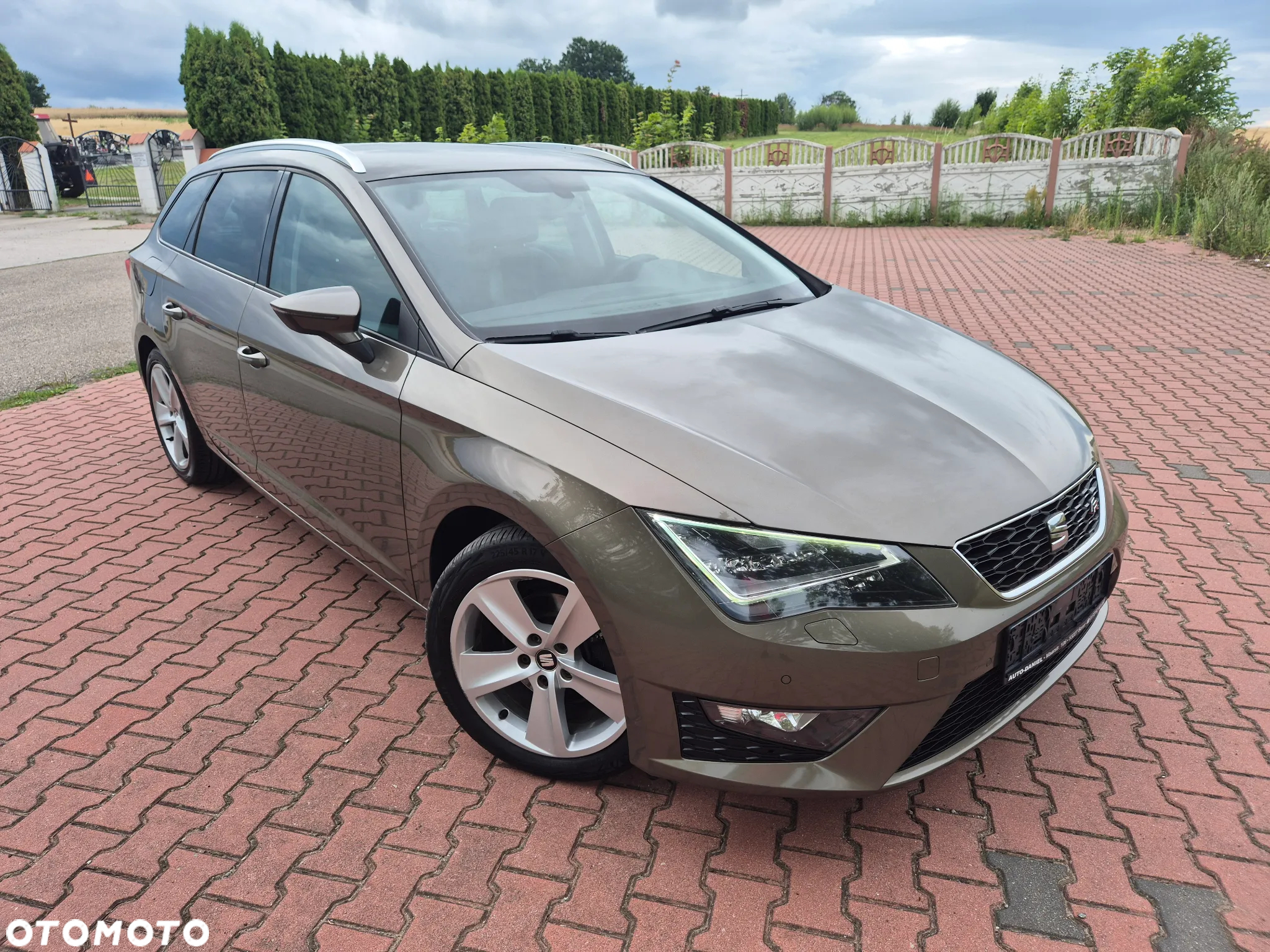 Seat Leon Sportstourer 2.0 TDI FR Plus - 3