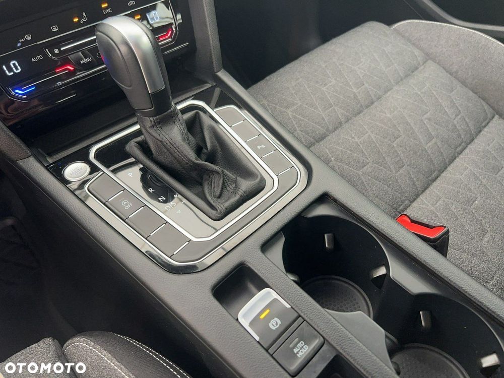 Volkswagen Passat - 19